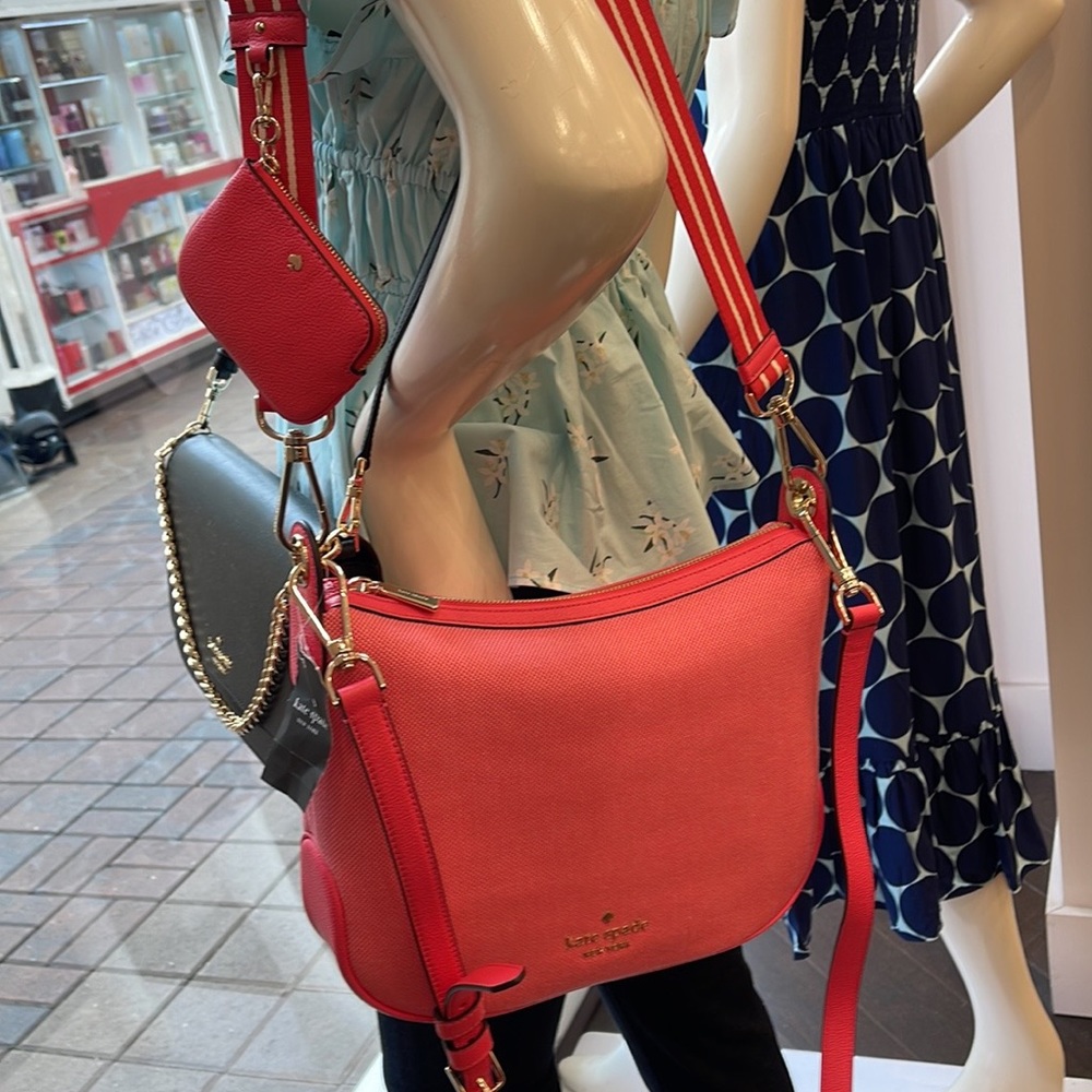 Kate Spade Rosie Crossbody
COLOR:
Pink Peppercorn Multi
NWT - Picture 1 of 16